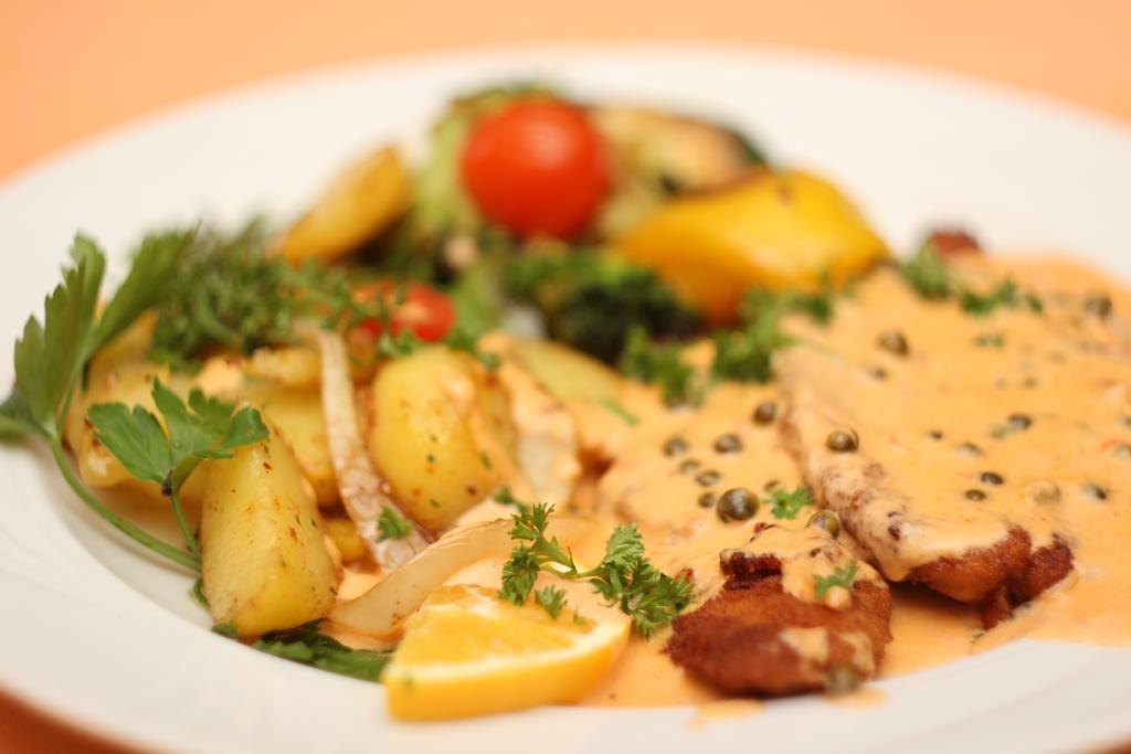Hotel & Restaurant Am Kirschberg Alten Buseck Eksteriør bilde