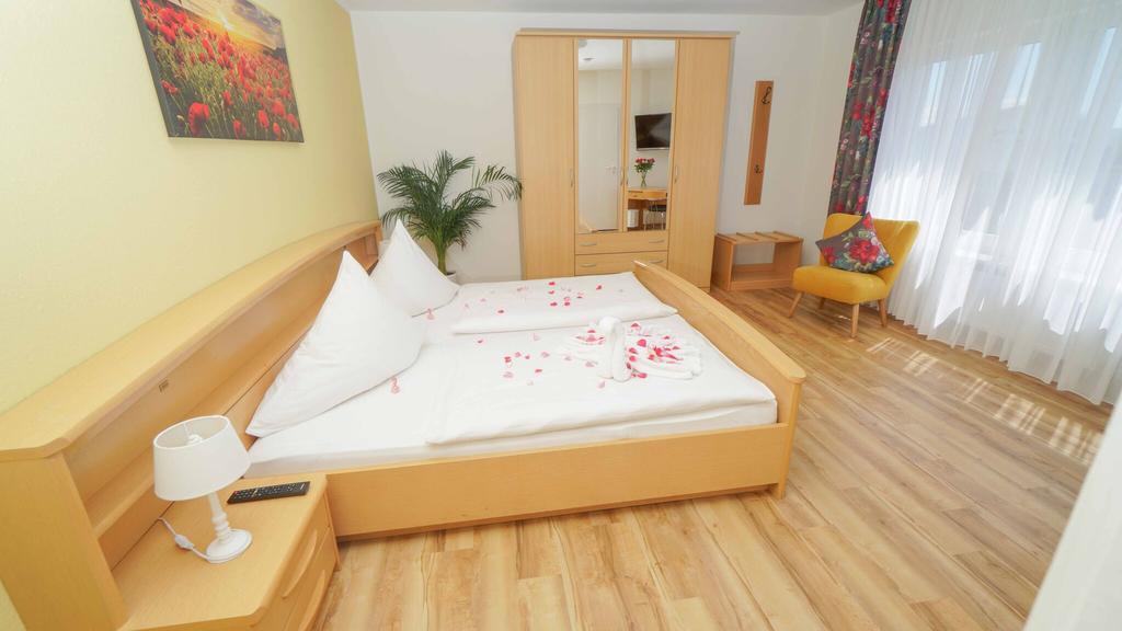 Hotel & Restaurant Am Kirschberg Alten Buseck Eksteriør bilde