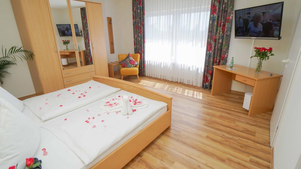 Hotel & Restaurant Am Kirschberg Alten Buseck Eksteriør bilde