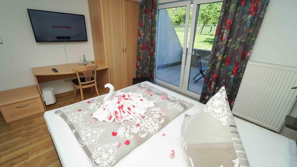 Hotel & Restaurant Am Kirschberg Alten Buseck Eksteriør bilde