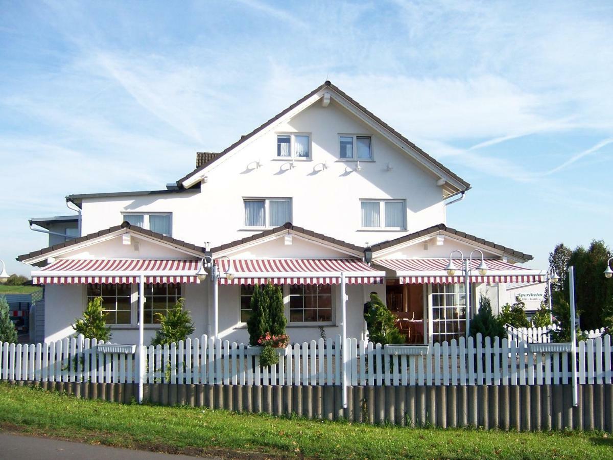 Hotel & Restaurant Am Kirschberg Alten Buseck Eksteriør bilde